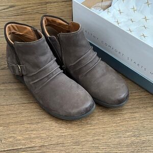 Luna Dark Earth 8.5 aetrex